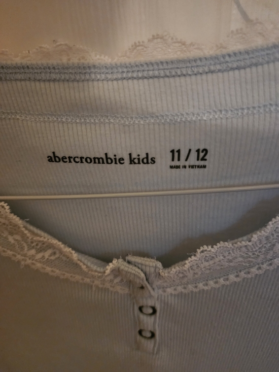 abercrombie kids Other - abercrombie kids light blue ribbed lace-trim tank with button front